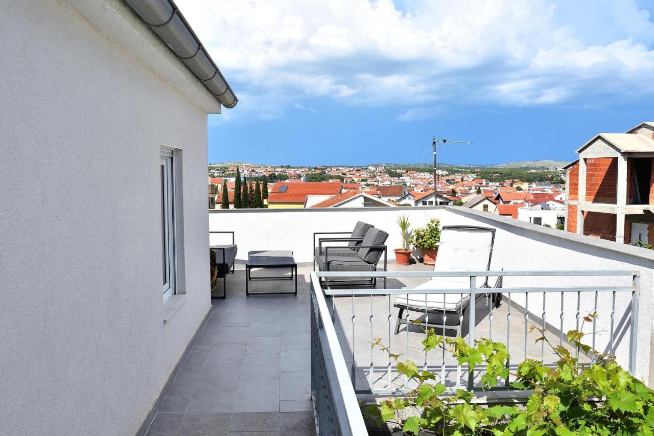 Apartment Leonora Vodice Bagian luar foto